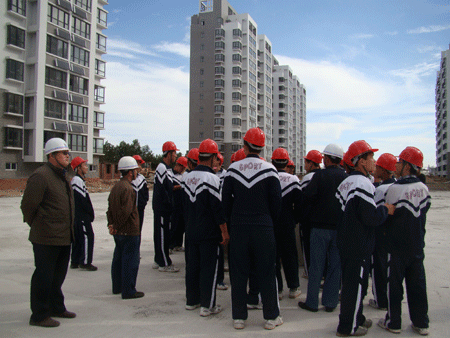 蓬建建筑综合班学生参观工地(图2)