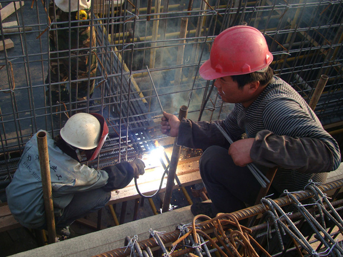 用心打造民心工程——市中医院门诊病房综合楼工程施工现场掠影(图3)